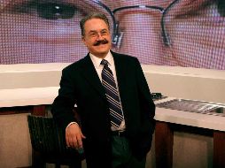 ''Parecían adolescentes jugando en el elevador del hotel y se los hice saber y se burlaron de mí, por lo de la mayonesa, los semejantes labregones, y peor, con los uniformes oficiales'', leyó Chapoy lo que Sola le informó. SUN / ARCHIVO