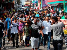 Los manifestantes exigen que se les sea otorgado el paso. EFE/ J. M. Blanco