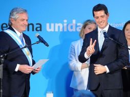 El ministro del Interior, Wado de Pedro (i), fue el primero en ofrecer su renuncia. EFE/ARCHIVO