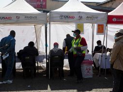 Puesto de vacunación en Soweto, Sudáfrica, patrocinado por los Estados Unidos. AP/D. Farrell