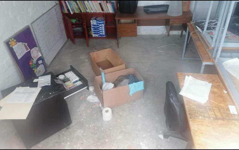 Denuncian que la escuela presentaba varios daños materiales. ESPECIAL/Policía GDL