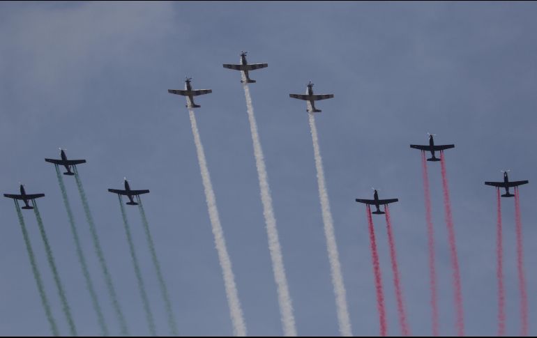 Desfilaron contingentes del Ejército, Fuerza Aérea y Guardia Nacional, entre otros. XINHUA/F. Cañedo