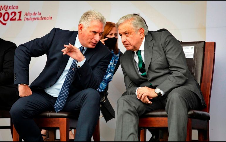 Al encabezar el desfile cívico militar por el 211 aniversario del inicio de la lucha independentista, el Presidente López Obrador, quien estuvo acompañado por el mandatario de Cuba, Miguel Díaz-Canel, llamó EU a levantar el bloqueo que mantiene desde hace más de 60 años sobre la isla. EFE/A. Azcuy/Presidencia de Cuba