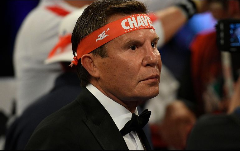 La leyenda del boxeo mexicano, Julio César Chávez, fue víctima de una pesada broma, cuando, un youtuber que se hace llamar ''Chango Ote'' le dio un regalo que hizo estallar su furia. IMAGO7