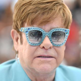 Elton John sufre aparatoso accidente; aplaza conciertos