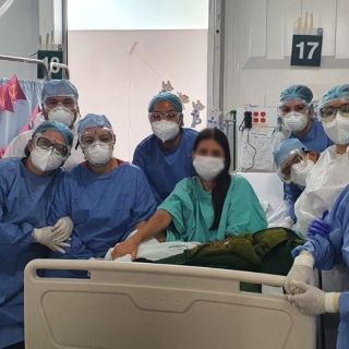 Paciente trasplantada de riñón celebra su cumpleaños en clínica 110 tras recuperarse de COVID-19