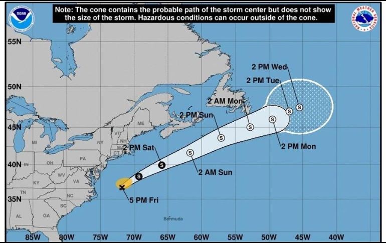 Imagen cedida por la Oficina Nacional de Administración Oceánica y Atmosférica (NOAA) donde se muestra el pronóstico de cinco días de la trayectoria de 