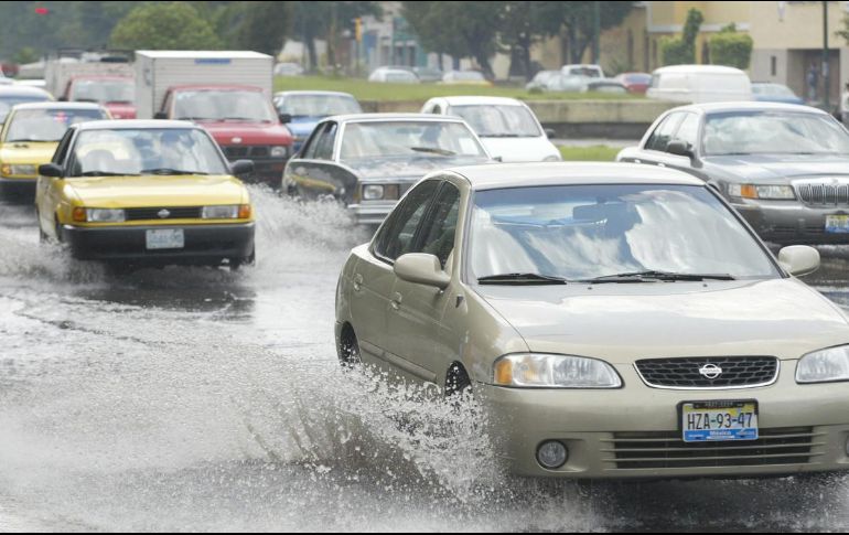 En redes sociales, automovilistas reportaron largas filas de vehículos y tráfico lento. EL INFORMADOR/ARCHIVO