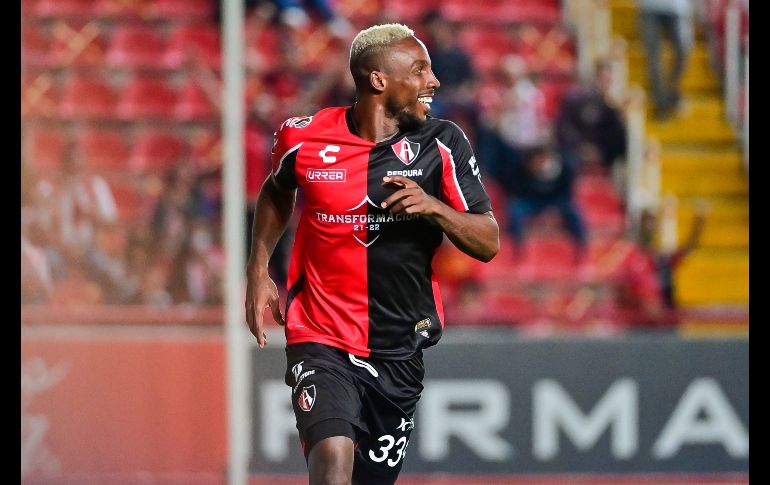 EL PRIMERO. Con un gran pase de Furch, Julián Quiñones remató en una especie de tijera y marcó el primero de la noche. IMAGO7