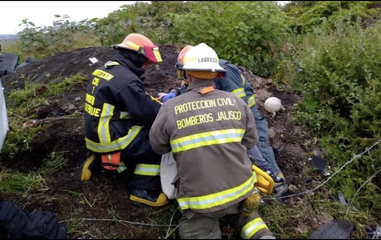 Elementos de Protección Civil del Estado atendieron el percance en coordinación con personal de la Cruz Roja Jalisco, Protección Civil de Tlaquepaque y Acatic. ESPECIAL / Protección Civil Jalisco