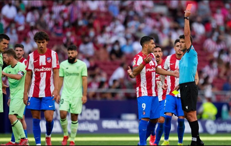 MAL Y DE MALAS. El vigente campeón de la Liga española terminó además este sábado con un jugador menos, por la expulsión del portugués Joao Félix en el 78. AP/M. FERNANDEZ