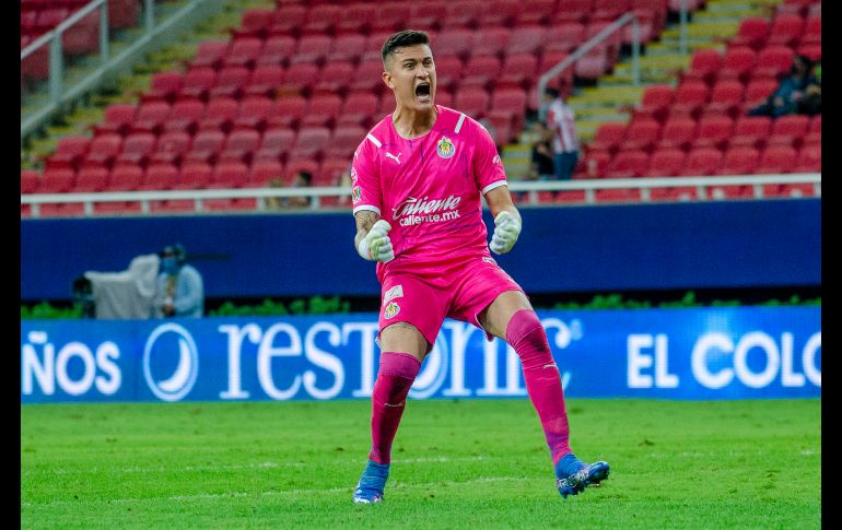 FACTOR. Raúl Gudiño salvó a Chivas cuando más se le necesitó y al final, rindió frutos su esfuerzo. IMAGO7