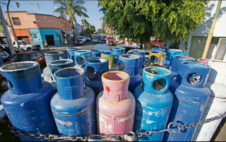 Los usuarios de la Ciudad de México tendrán un incremento de 51 y 27 centavos por litro y kilogramo, respectivamente. EL INFORMADOR/Archivo