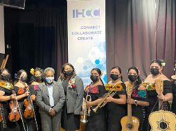 HOMENAJE. A unos meses de ser nombrada por la alcaldesa Lightfoot (de traje gris) como consejera Jurídica de la Ciudad de Chicago, Celia Meza (centro) recibió un reconocimiento en un evento organizado de forma conjunta por la Cámara de Comercio Hispana de Illinois. ESPECIAL