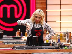 Daniela Alexis preparó carnitas junto a una salsa en “Master chef Celebrity”. ESPECIAL / TV Azteca