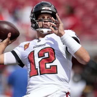 Tom Brady sale encendido y Buccaneers aplastan a Falcons