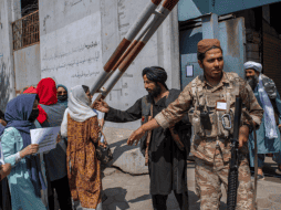 Limitadas. En los últimos días, el nuevo gobierno talibán ha emitido varios decretos que revocan derechos de niñas y mujeres AFP