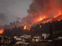 Se espera que la lava alcance el mar este lunes por la noche. AFP / D. Martin