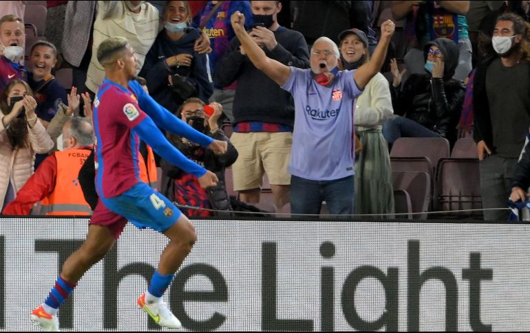 Barcelona está a cinco puntos del líder Real Madrid. AFP/L. Gene