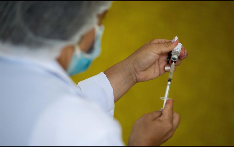 El repunte cada vez más letal ha llenado los hospitales y afectado la capacidad física y mental de los trabajadores de salud estadounidenses. EFE/R. Peña