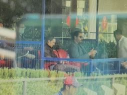 Sentado junto a Ricardo Peláez, director deportivo del club, Amaury no perdió detalle de la práctica junto a la cancha principal del complejo deportivo del Rebaño. EL INFORMADOR / ARCHIVO