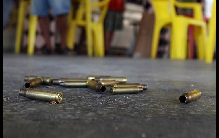 En la escena del crimen, peritos de la Agencia de Investigación Criminal (AIC) recopilaron indicios. EFE/ARCHIVO