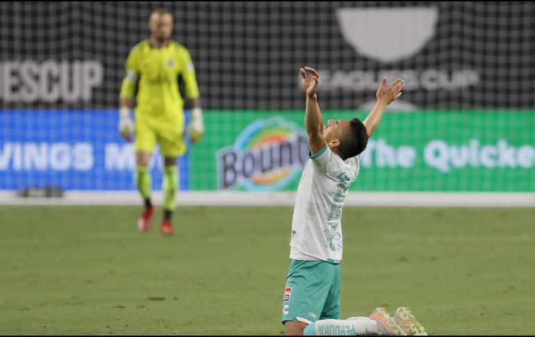 Ángel Mena hizo dos goles en el partido. AFP/E. Miller