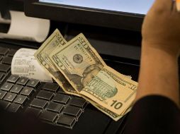 Entre otros socios para cumplir su misión, First Women's Bank cuenta con empresas como Aon, Wendy's, Comcast Corporation y William Blair.  EFE / ARCHIVO