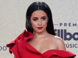 Camila Cabello, quien inauguró la ceremonia con un número musical, lució un traje rojo corto con volantes. AFP/R. VARELA
