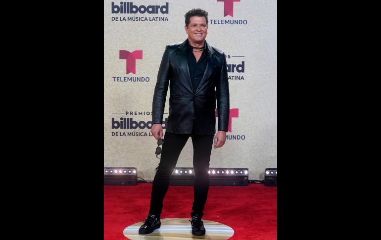 Carlos Vives desfiló por la alfombra completamente de negro. AP/M. Lavandier
