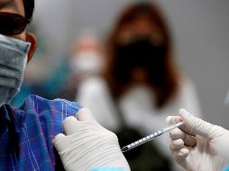 El gobierno de Estados Unidos anunció que a partir de noviembre relajará las restricciones para que los extranjeros puedan viajar al país siempre y cuando estén completamente vacunados. EFE / R. Yongrit