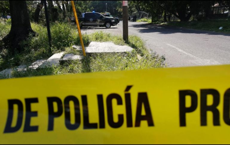 El cuerpo encobijado fue localizado en la colonia Unidad Clemente Orozco hacia el mediodía de este viernes. ESPECIAL /