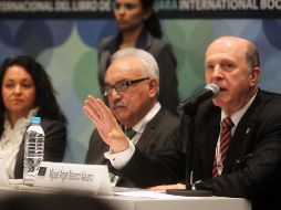 Gilberto Guevara (centro) señaló que la educación pública está inmersa en una crisis difícil de remontar. EL INFORMADOR/ARCHIVO