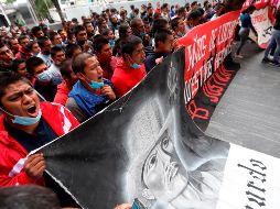 A siete años de la desaparición de los 43 normalistas de Ayotzinapa, que se cumplen el 26 de septiembre,  las protestas por el caso se reanudan. Estudiantes se manifestaron ayer  en Ciudad de México. EFE/ARCHIVO