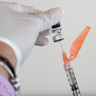 AMLO "apura" a la OMS a aprobar todas las vacunas anticovid