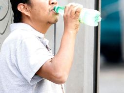 Algunos médicos creen improbable que el hombre muriera de una sobredosis de refresco. ARCHIVO