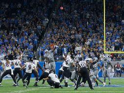 VAYA GOL. Justin Tucker pasa a la historia de la NFL, ya que logró el gol de campo más largo en la historia. AP/T. DING