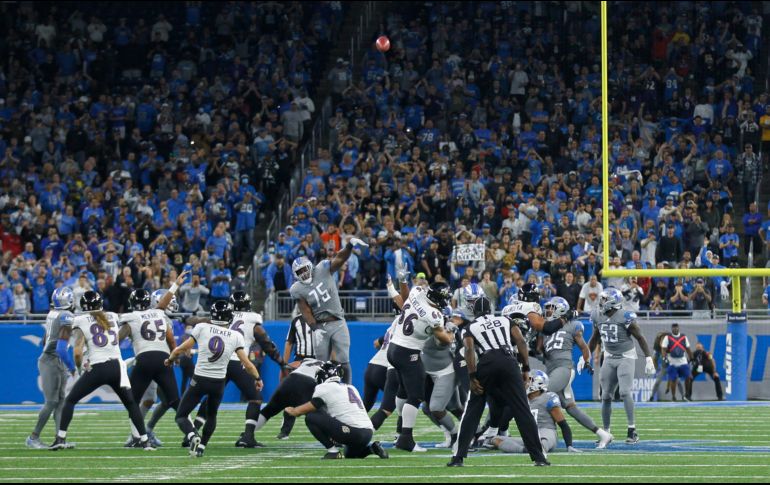 VAYA GOL. Justin Tucker pasa a la historia de la NFL, ya que logró el gol de campo más largo en la historia. AP/T. DING