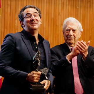 Juan Gabriel Vásquez gana el IV Premio Bienal de Novela Mario Vargas Llosa