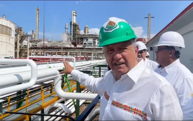 López Obrador grabó el video en la refinería de Minatitlán, Veracruz. YOUTUBE/Andrés Manuel López Obrador