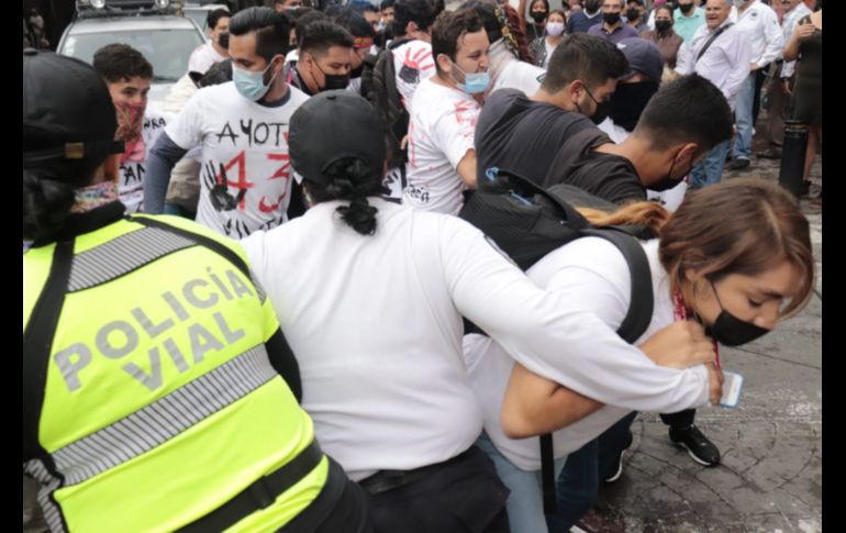 La manifestación se dio en el marco del el séptimo aniversario de la desaparición de los 43 normalistas de Ayotzinapa. ESPECIAL