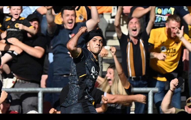 Debido a esa lesión, Jiménez tendrá que llevar un casco protector durante el resto de su carrera. AFP / G. Kirk