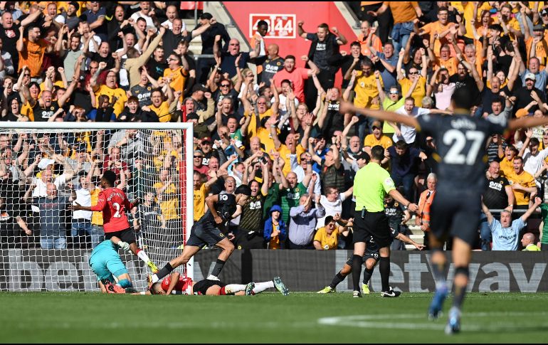 El mexicano ha sido el talismán de los Wolves desde que llegó al club en 2018, marcando 35 goles en Premier League y guiando al equipo a competiciones europeas por primera vez en 39 años. AFP / G. Kirk