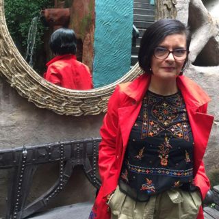 Karla López lleva su voz a las letras