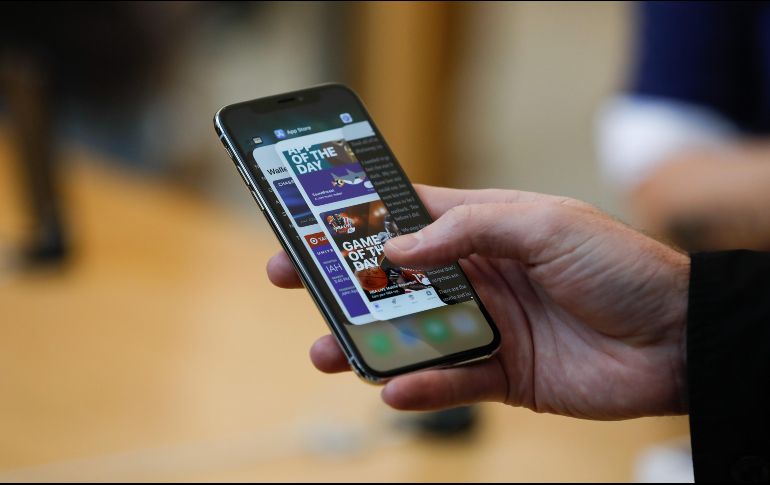 Las filtraciones no oficiales sugieren que el iPhone 14 podría ser una renovación completamente diferente de lo ya visto por parte de la firma de Cupertino. AFP / ARCHIVO