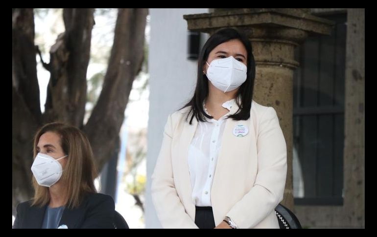 Karla Segura (blanco), directora del OPD Sistema Municipal DIF. ESPECIAL /