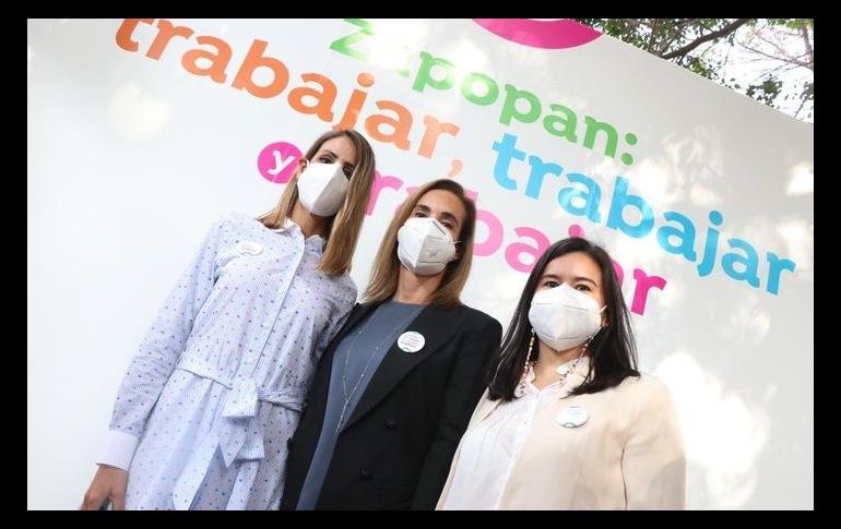 Michelle Greicha, presidenta del patronato del DIF; Martha Elena Moragrega Lázaro, presidenta del voluntariado del DIF, y Karla Segura, directora del DIF. ESPECIAL /