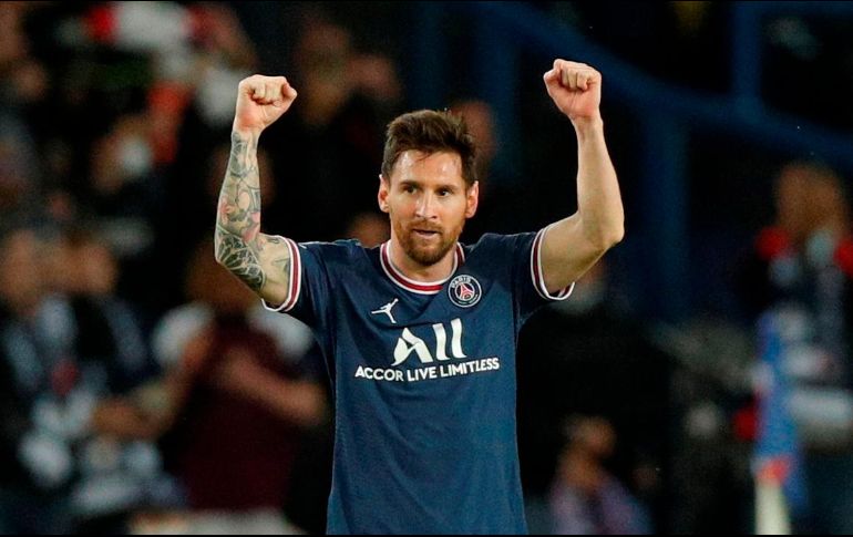 EL PRIMERO. Messi despertó de golpe a falta de un cuarto de hora cuando arrancó por la derecha, llegó al área y jugó con Kylian Mbappé, que se la dejó con el tacón para que la pusiera en la escuadra con su zurda. EFE/Y. VALAT