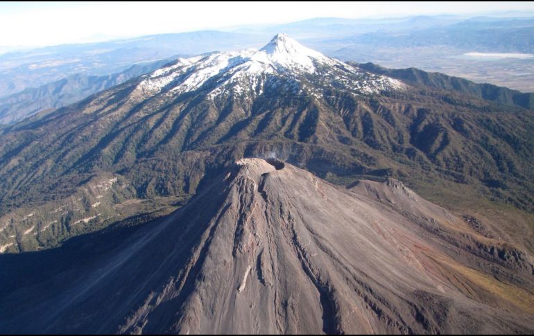 El Volcán de Colima también es llamado el Volcán de Fuego de Colima para diferenciarlo de su vecino, el Volcán Nevado de Colima. NTX / ARCHIVO