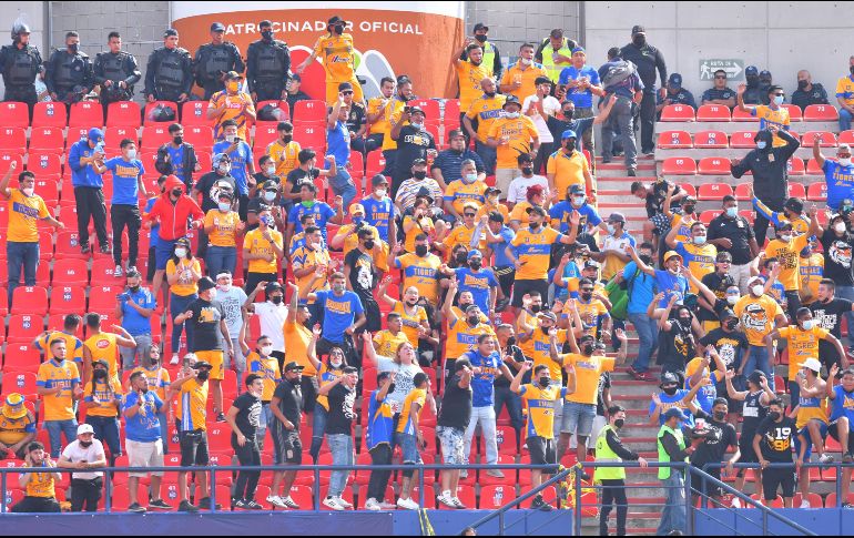 LAMENTABLE. En redes sociales comenzaron a circular videos donde se observa que los seguidores del equipo local agreden a los visitantes. IMAGO7